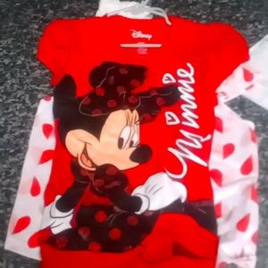 Minnie being as cute as always in this Disney shirt